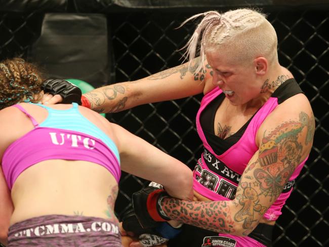 Bec Rawlings - I don't need to stick needles in my butt to get that UFC gold