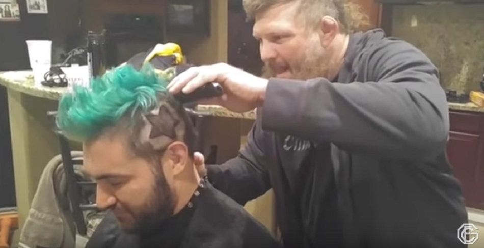 VIDEO: Roy Nelson giving Heath Herring hair cut for fight at Rizin