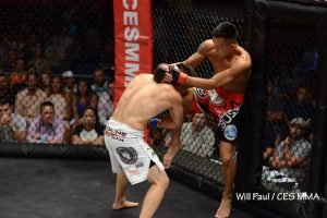 Andre Soukhamthath knees Kin Moy during CES 37