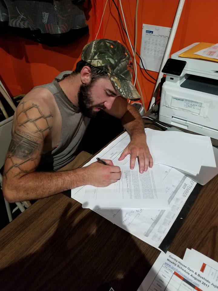 Ethan Goss signing Bellator 186 contract