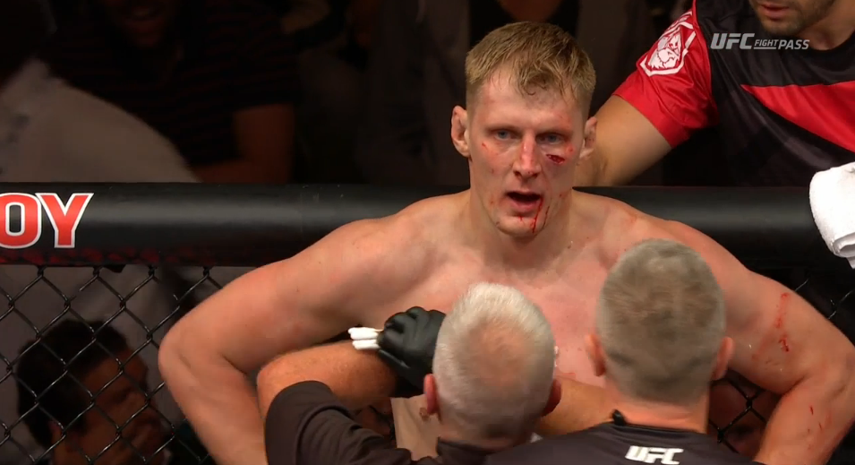 Alexander Volkov cut under eye, UFC Rotterdam