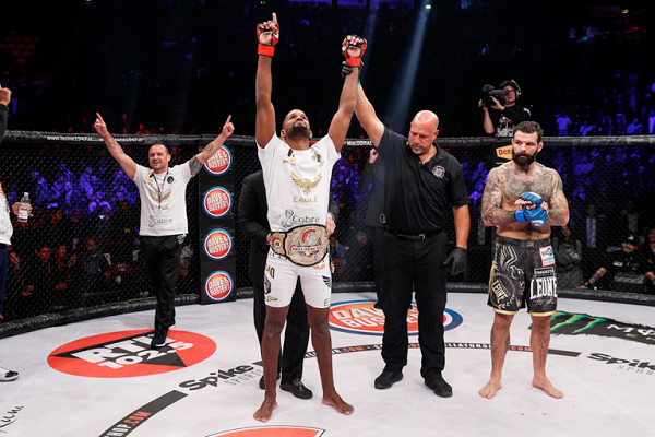 Rafael Carvalho retains Bellator middleweight title in Italy