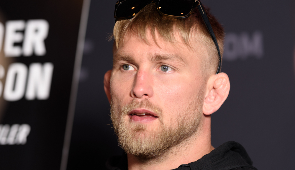 Alexander Gustafsson signs new UFC deal