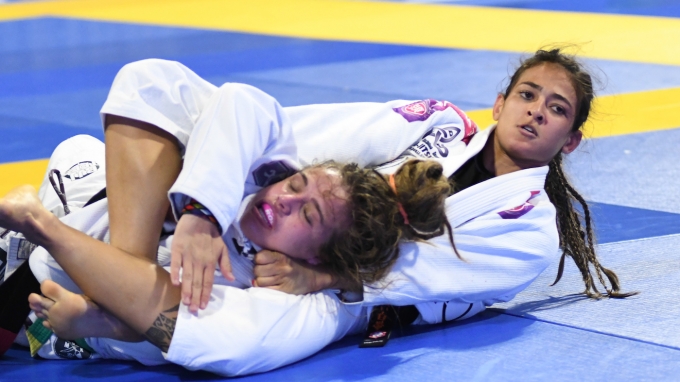 Beatriz Mesquita submitting Catherine Perret at IBJJF Worlds