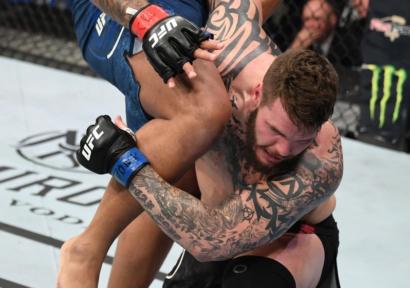 Greg Hardy disqualified for illegal knee in UFC debut