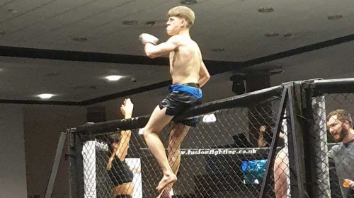 Harrry Hobbs - Pro MMA debut successful at just 16 years of age