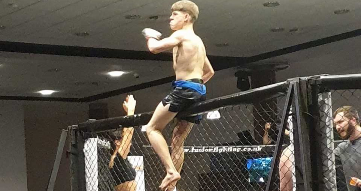 Harrry Hobbs - Pro MMA debut successful at just 16 years of age