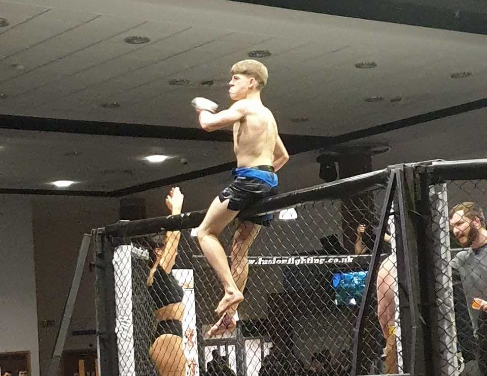 Harrry Hobbs - Pro MMA debut successful at just 16 years of age