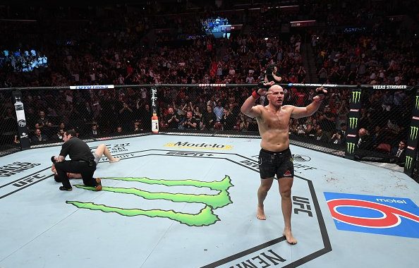 Glover Teixeira chokes out Ion Cutelaba in 2nd round, Glover Teixeira