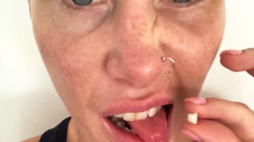 Bec Rawlings donates tooth to Bare Knuckle Boxing Hall of Fame