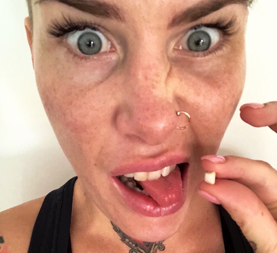 Bec Rawlings donates tooth to Bare Knuckle Boxing Hall of Fame