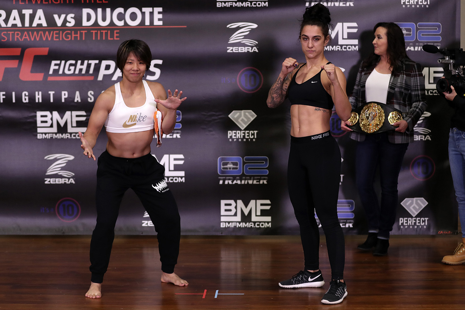 Kanako Murata vs. Emily Ducote - Invicta FC 38 - Photo by Dave Mandel