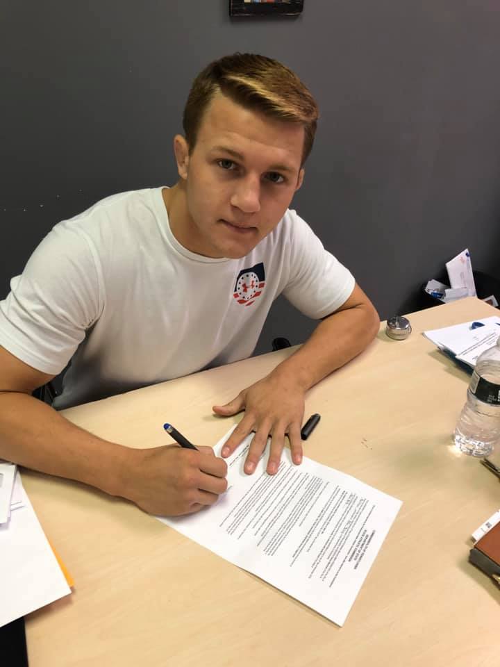 Francis Marshall signs pro contract with Maverick MMA