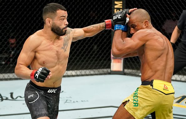 Dan Ige spoils Edson Barboza's featherweight debut earning a split decision win