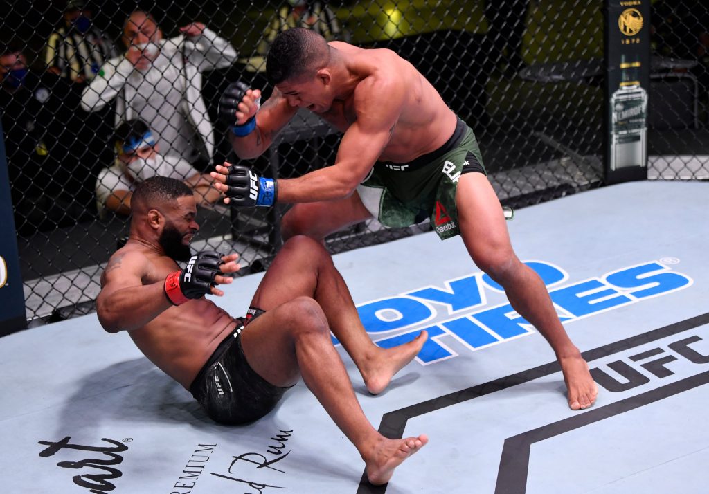 Gilbert Burns outworks Tyron Woodley in decisive decision win