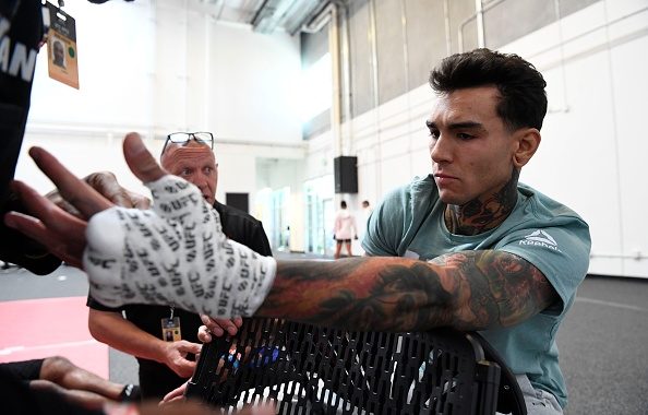 Andre Fili Edges Out a Split Decision Win Over Charles Jordain