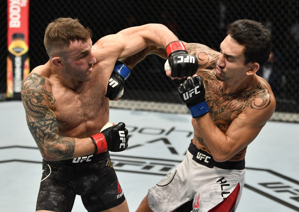 Alexander Volkanovski retains his title; defeats Max Holloway by split decision