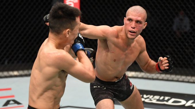 Brian Ortega controls The Korean Zombie for decision and gets title shot