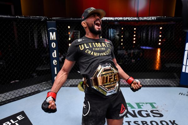 Deiveson Figueiredo quickly submits Alex Perez in UFC 255 main event