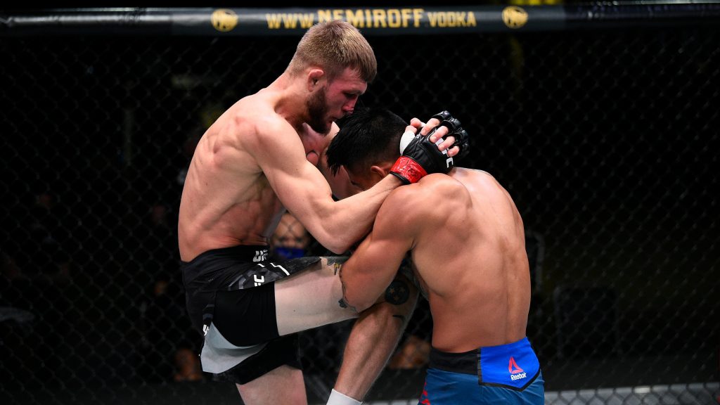 Jonathan Pearce finishes Kai Kamaka III at #UFCVegas15