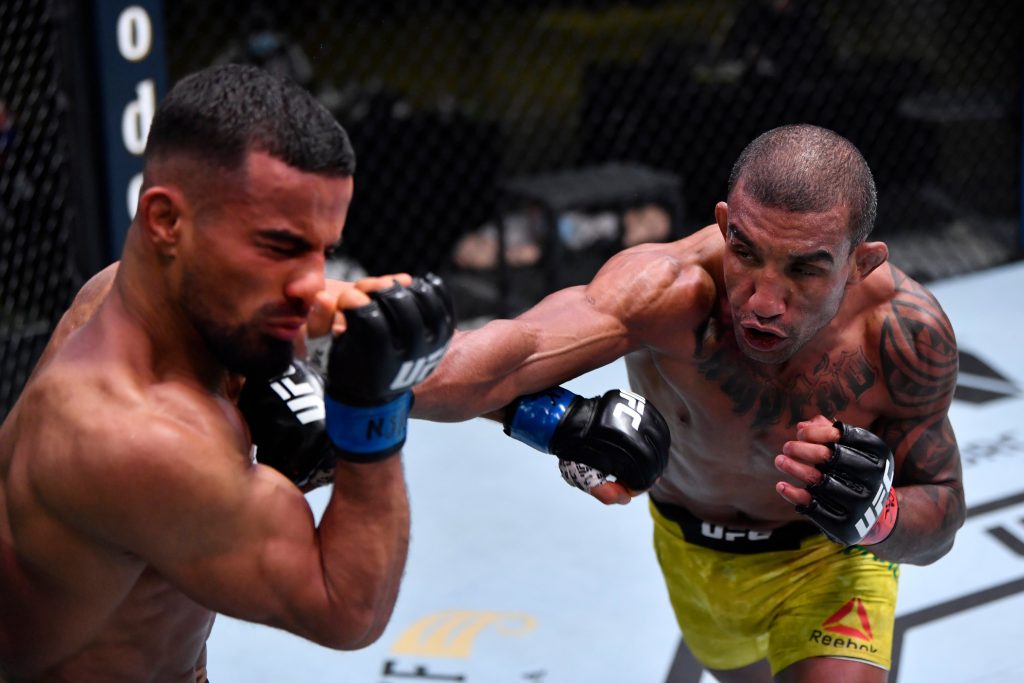 Raoni Barcelos shuts down Khalid Taha in 3