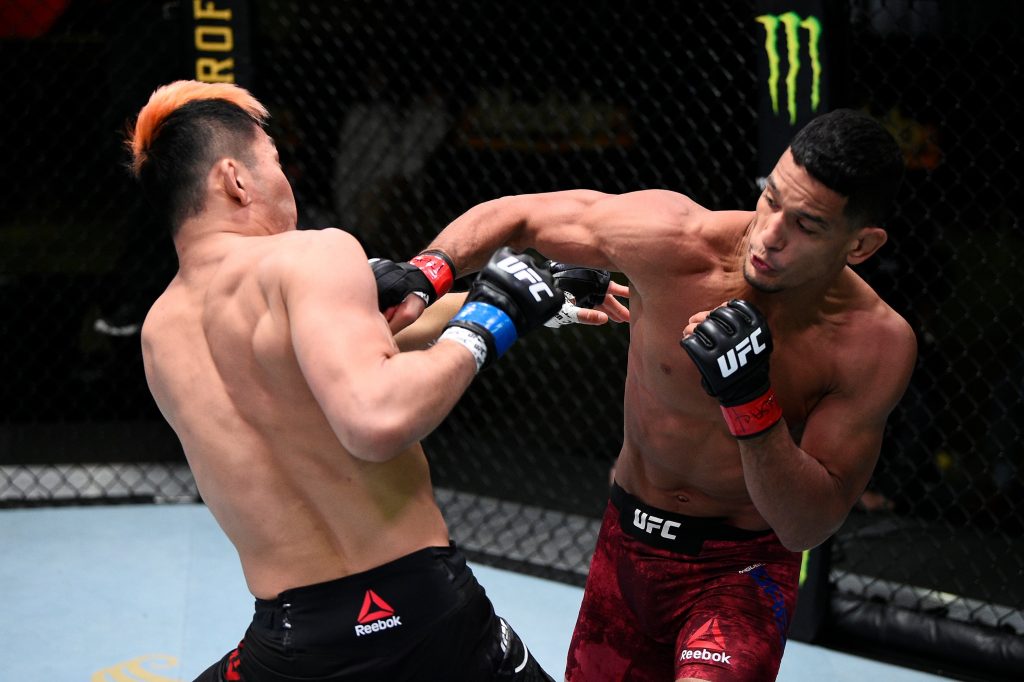 Miguel Baeza submits Takashi Sato in round two at UFC Vegas 15