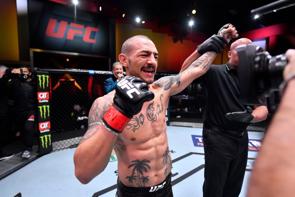 Cub Swanson returns in December against Darren Elkins