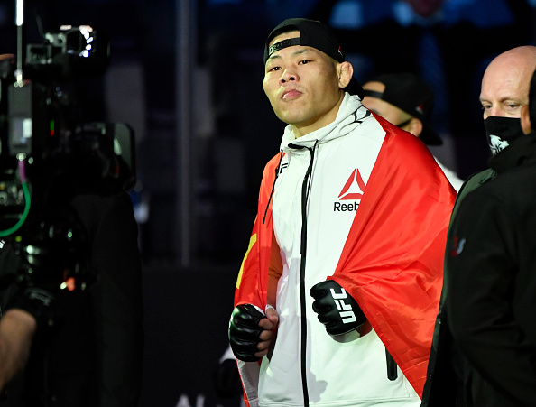 Li Jingliang stops Ponzinibbio with one punch KO