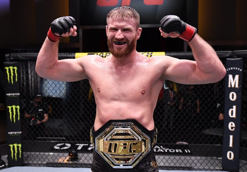 Jan Blachowicz defeats Israel Adesanya