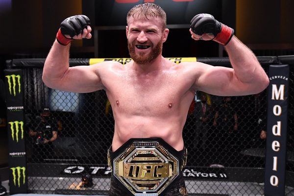 Jan Blachowicz defeats Israel Adesanya