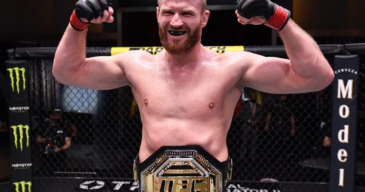 Jan Blachowicz defeats Israel Adesanya