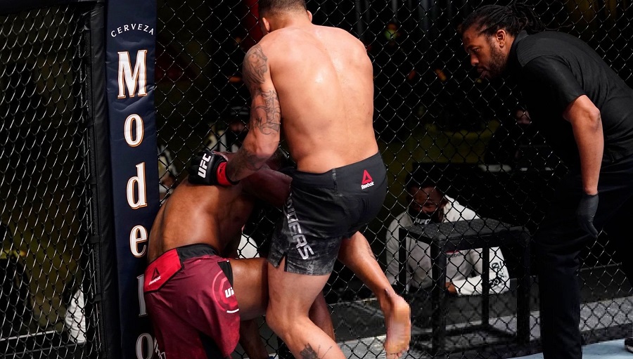 Darren Stewart vs Eryk Anders ruled no contest after illegal strike