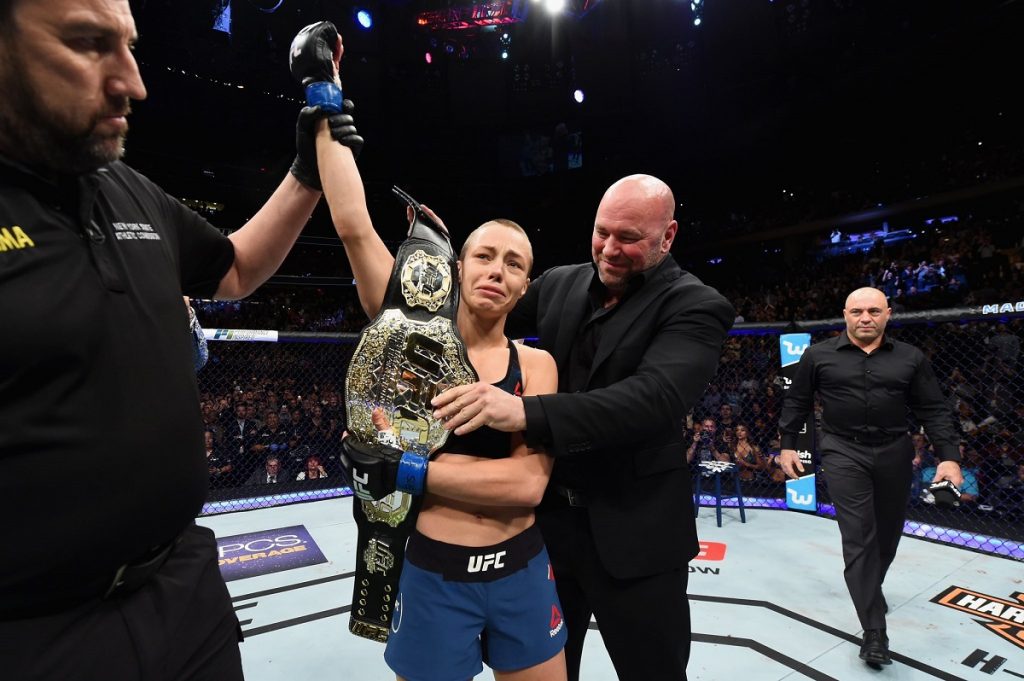 Rose Namajunas stuns Weili with early head kick to win strawweight title