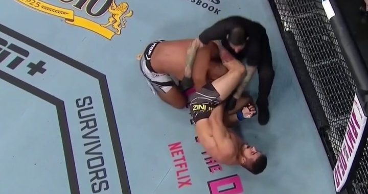 André Muniz snaps Jacare’s arm in the first