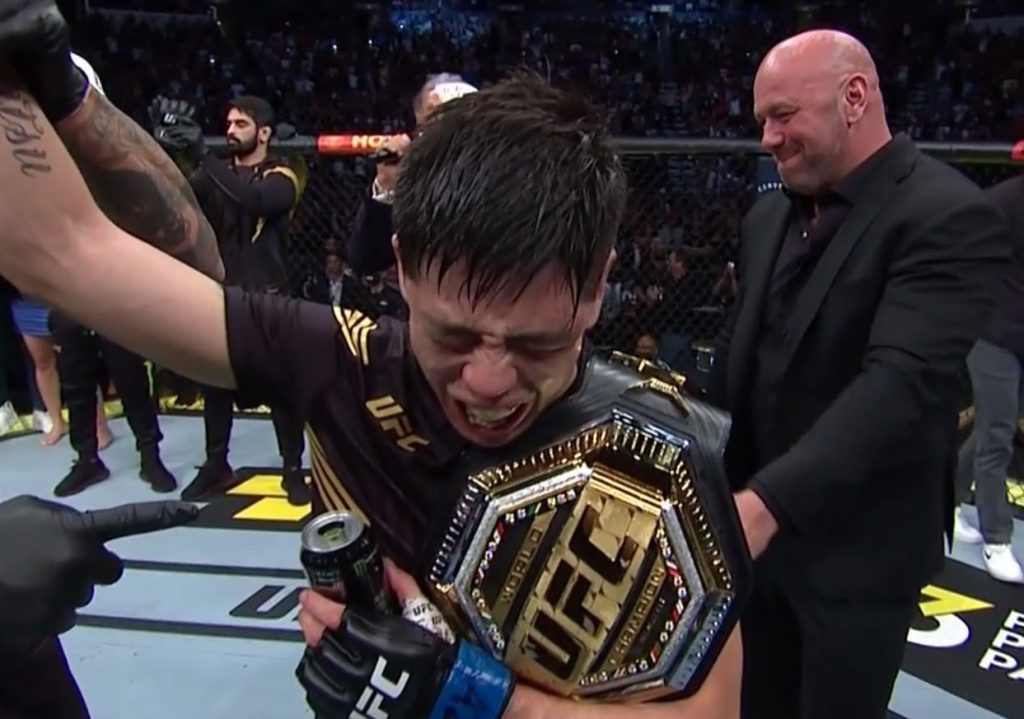 Brandon Moreno taps out Deiveson Figueiredo to become first UFC champion from Mexico