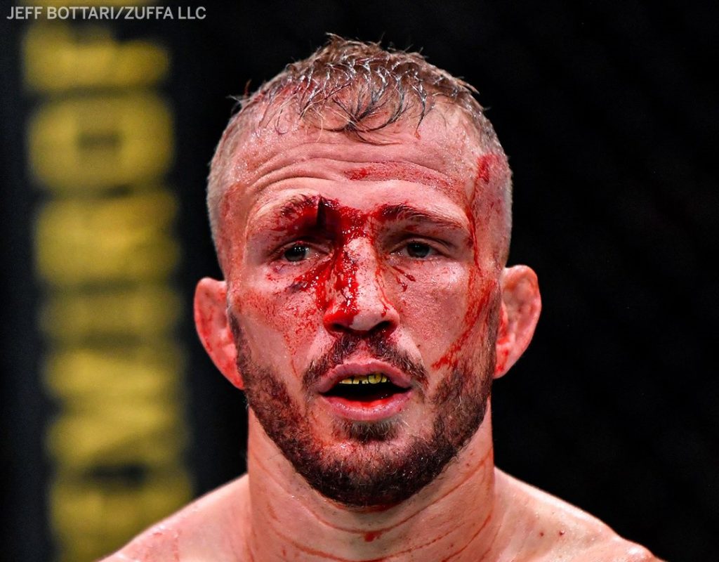 TJ Dillashaw returns to edge Cory Sandhagen in 5-round war, UFC Vegas 32