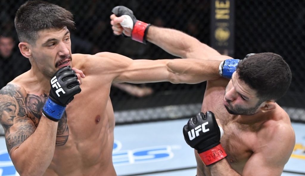 Joel Alvarez dusts Thiago Moises off in one at UFC Vegas 42