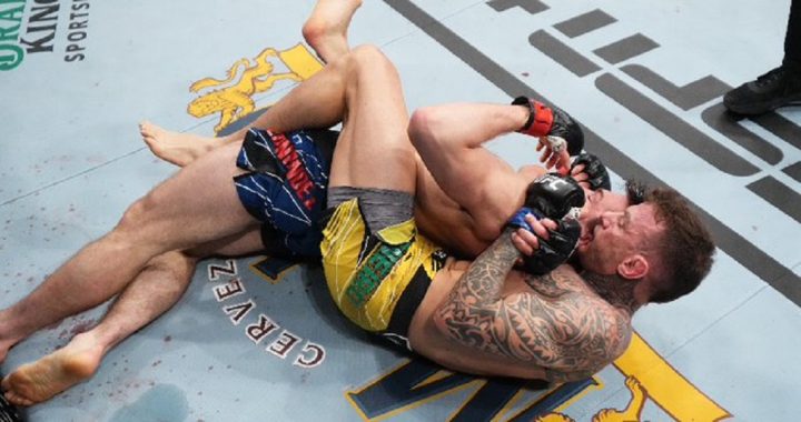 Renato Moicano Chokes Out Alexander Hernandez, UFC 271