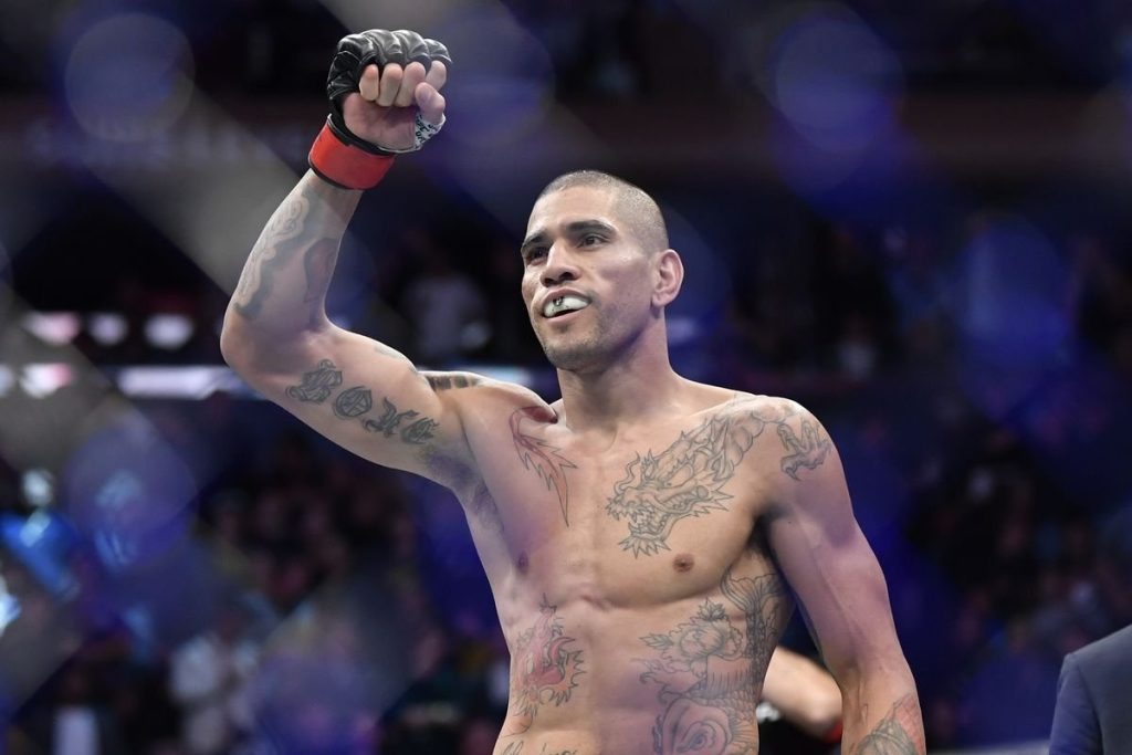 Alex Pereira showcases beautiful striking, defeats Bruno Silva at UFC Vegas 50