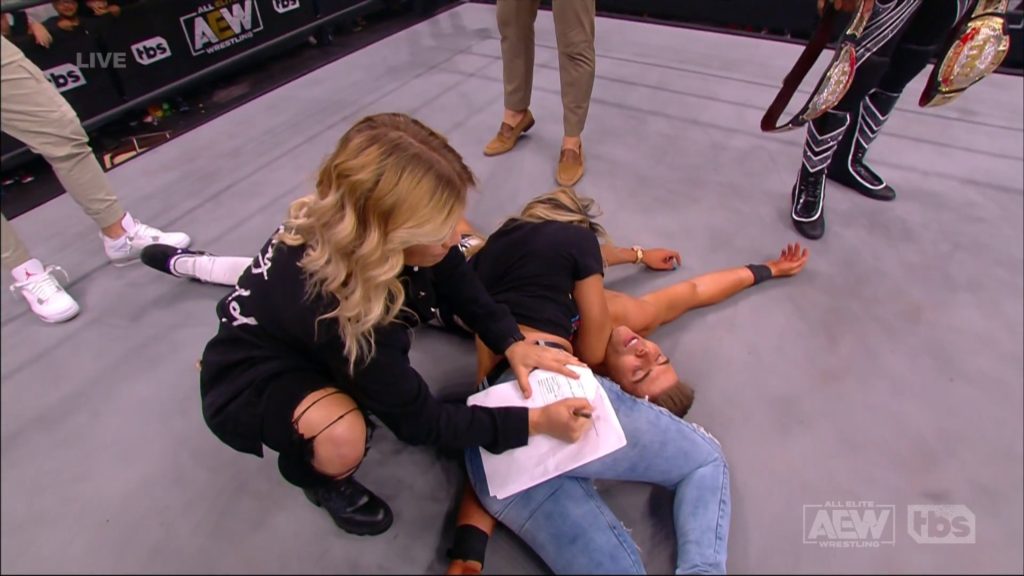 Paige VanZant officially turns to pro wrestling, signs with AEW