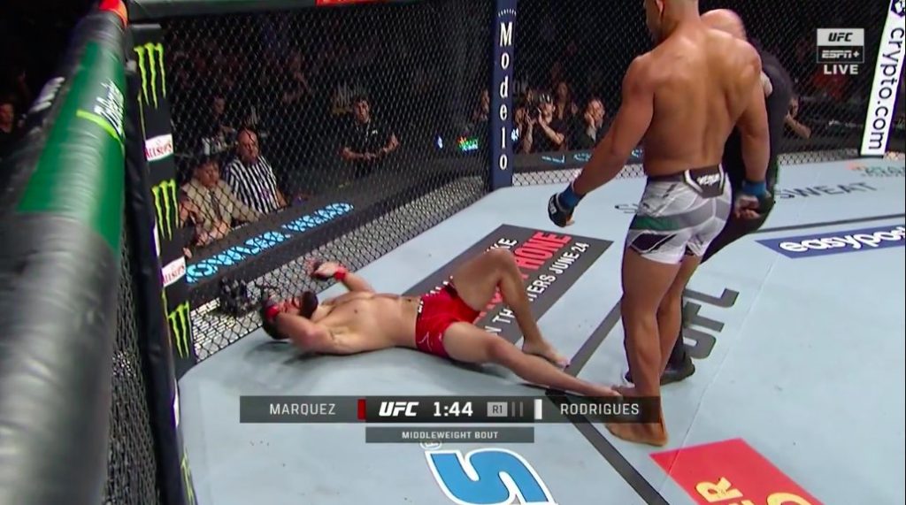 Gregory Rodrigues KO's Julian Marquez at UFC on ESPN 37
