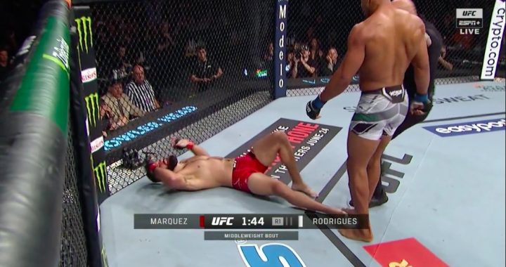 Gregory Rodrigues KO's Julian Marquez at UFC on ESPN 37