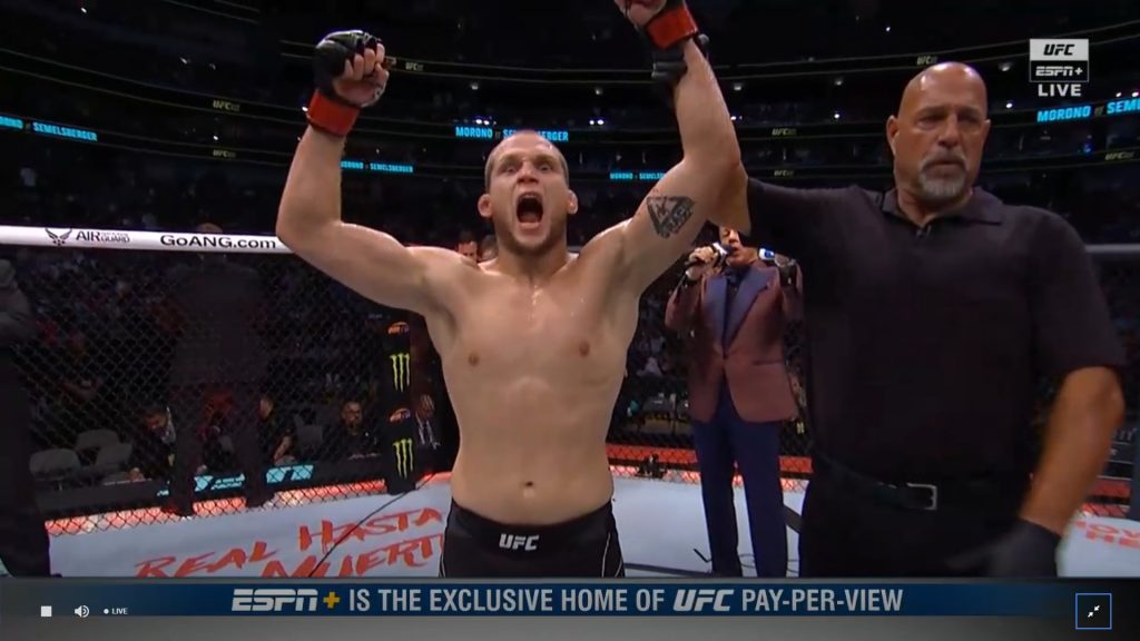 Alex Morono survives flying knee, busts Matthew Semelsberger up at UFC 277