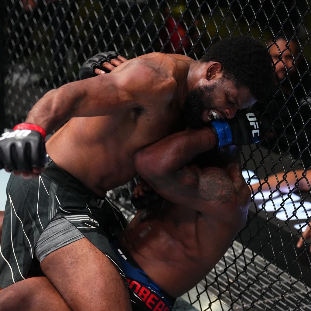 Kennedy Nzechukwu mauls stops Karl Roberson at UFC Vegas 58