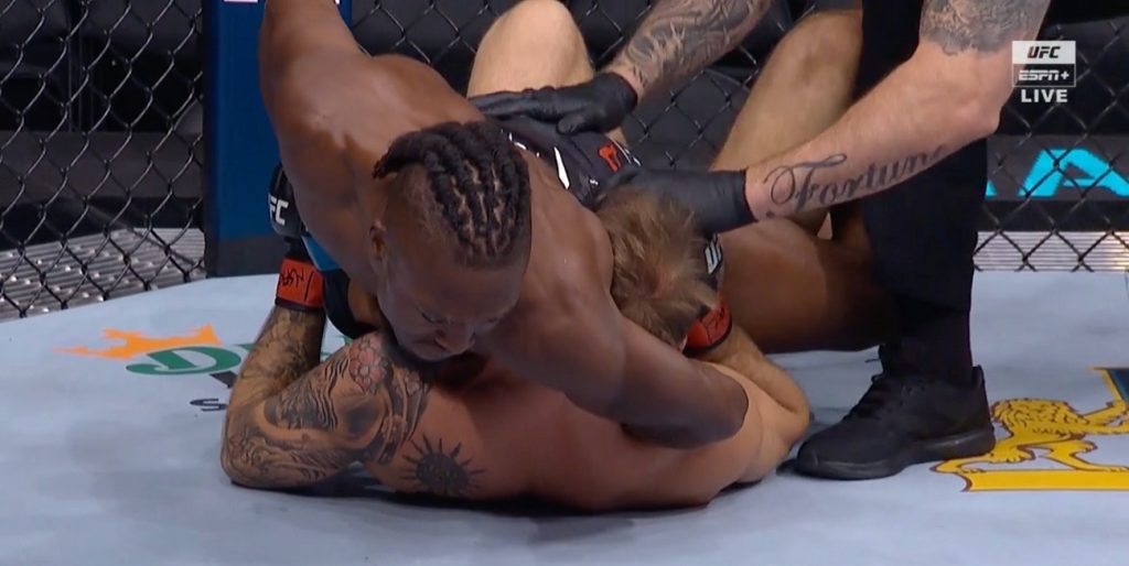Jalin Turner stuns and submits Brad Riddell early at UFC 276