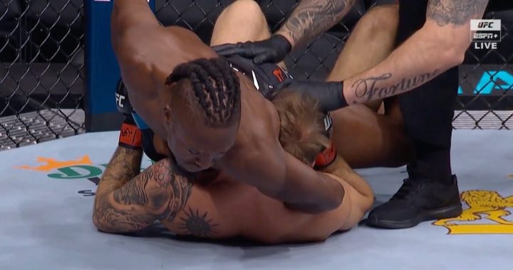 Jalin Turner stuns and submits Brad Riddell early at UFC 276