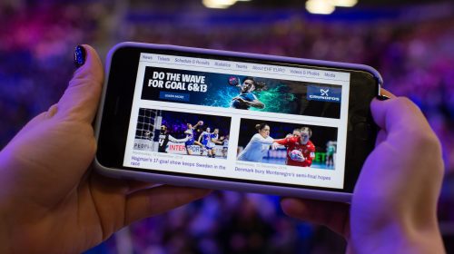 social media, sports teams