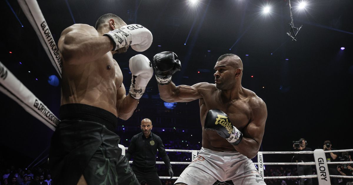 Alistair Overeem defeats Badr Hari in rubber match at GLORY Collision 4 - Vimarsana News