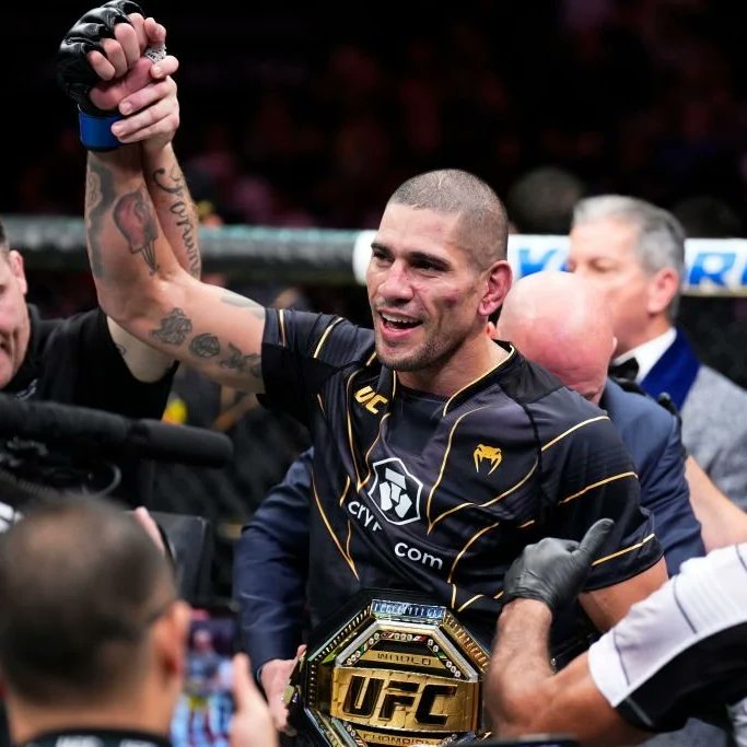 Alex Pereira secures fifth round comeback TKO over Israel Adesanya to win middleweight title at UFC 281