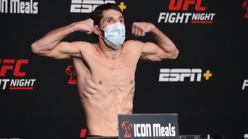 Tagir Ulanbekov chokes Nate Maness out early at UFC Vegas 64